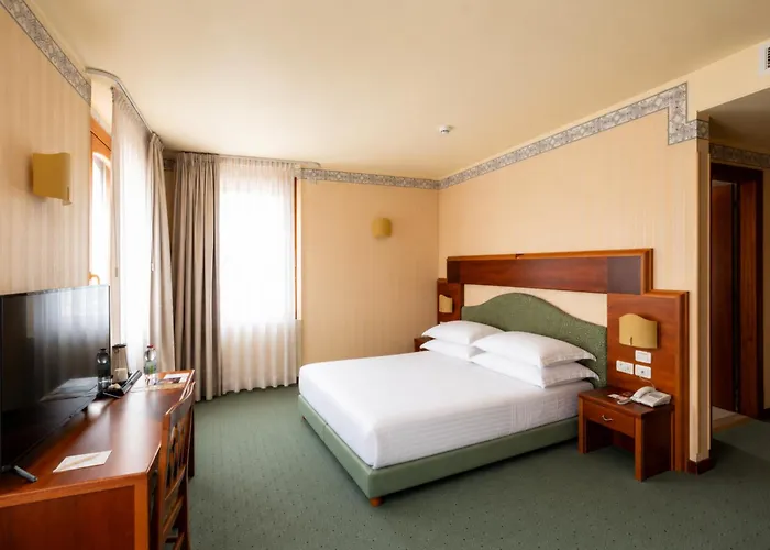 Phi Hotel Astoria